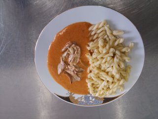 Kuře na paprice, těstoviny