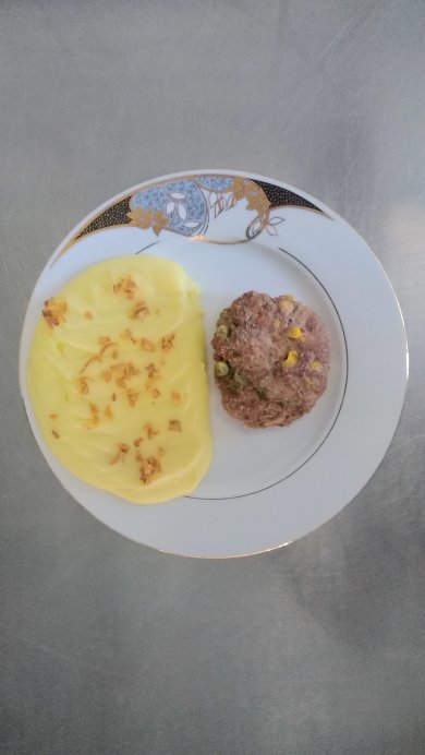 Zahradnický řízek, bramborová kaše s cibulkou