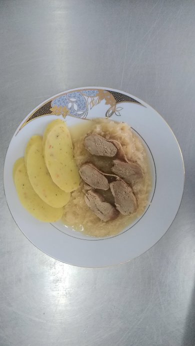 Pečená kachní prsa, kysané zelí, bramborový knedlík se zeleninou