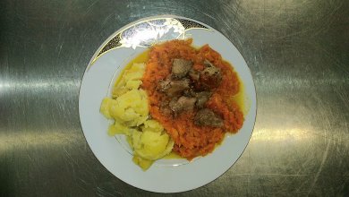 Vepřové výpečky, dušená mrkev, brambory